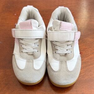 Chic Kids Sneakers in White and Pink